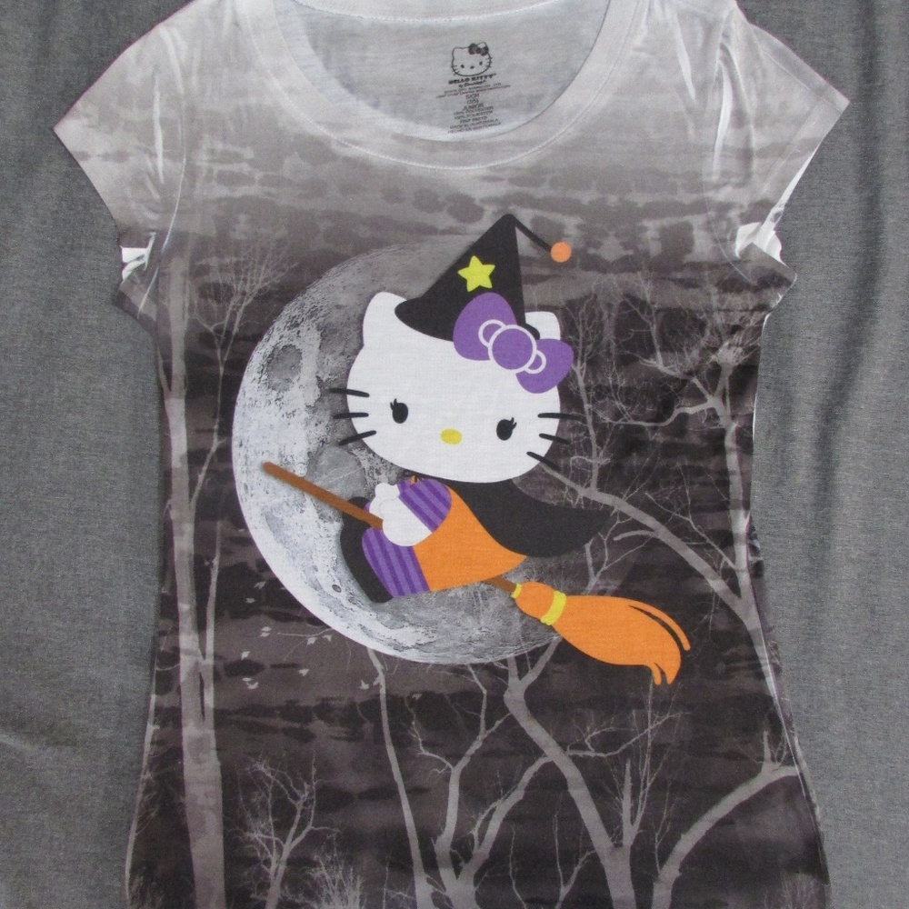 Junior's Hello Kitty Halloween Witch T-Shirt